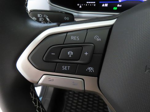 New 2025 Volkswagen Taos SE image 14