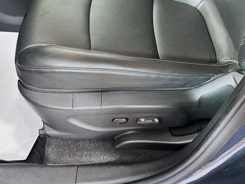 Used 2021 Chevrolet Trax LT w/ Premium Seat Package AWD/4WD image 22