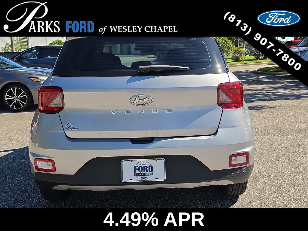 Used 2023 Hyundai Venue SE FWD image 6