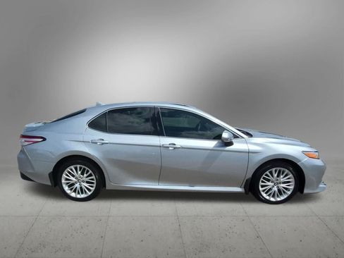 Used 2020 Toyota Camry XLE FWD image 7