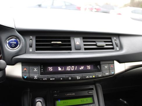 Used 2015 Lexus CT 200h image 25