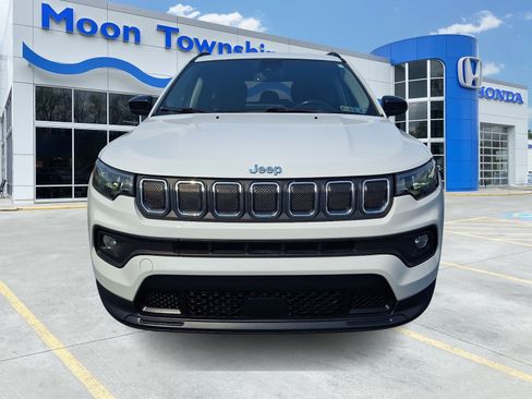 Used 2022 Jeep Compass Latitude AWD/4WD image 2