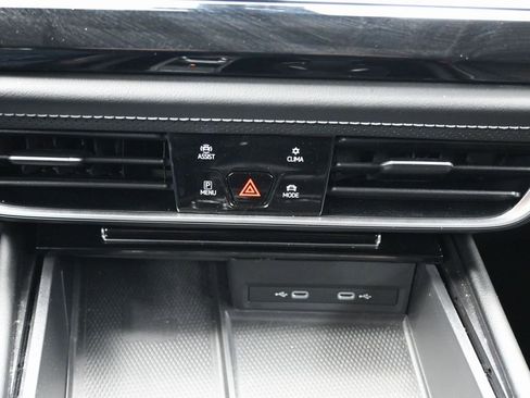 Used 2024 Volkswagen Atlas SE w/ Black Wheel Package image 24