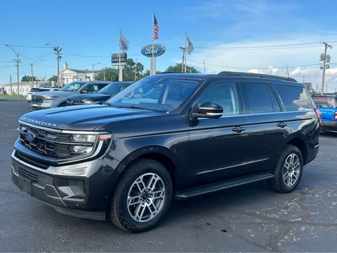 Used 2025 Ford Expedition Active AWD/4WD image 2