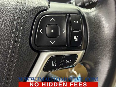 Used 2017 Toyota Highlander Plus AWD/4WD image 41