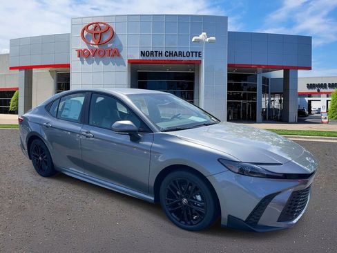 New 2026 Toyota Camry SE FWD image 3