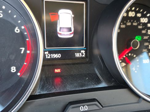 Used 2019 Volkswagen Tiguan S image 31