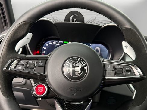 Used 2024 Alfa Romeo Giulia Quadrifoglio image 19