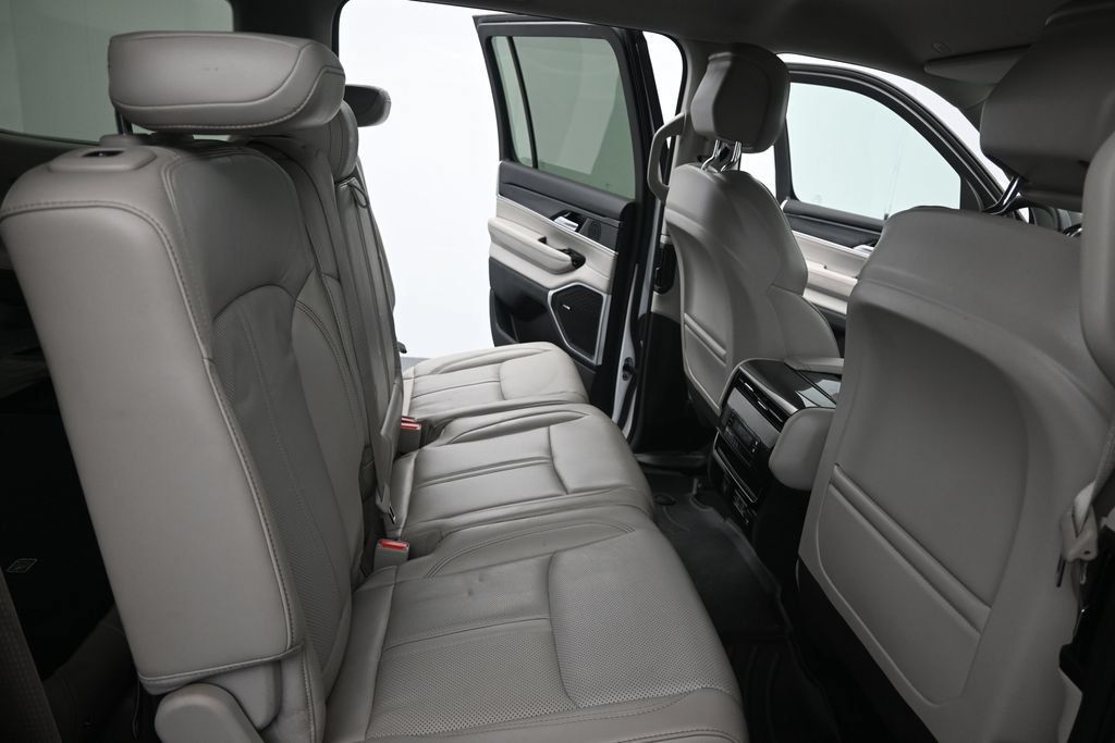 Used 2022 Jeep Wagoneer Series I AWD/4WD image 13