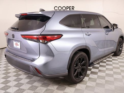 Used 2022 Toyota Highlander LE image 20
