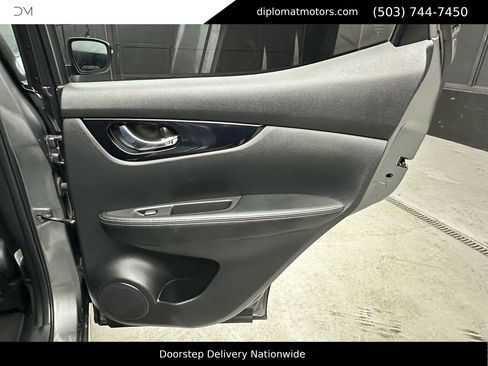 Used 2018 Nissan Rogue Sport SV image 25