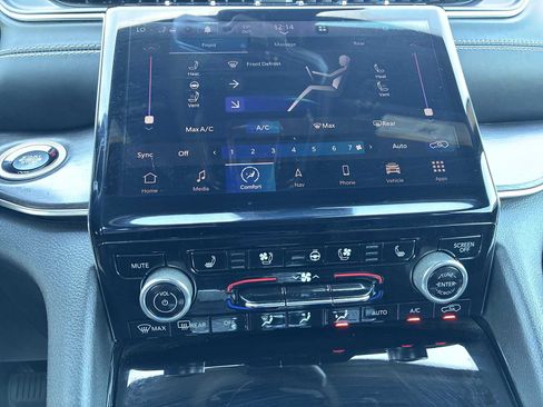 Used 2022 Jeep Grand Cherokee L Overland w/ Luxury Tech Group IV AWD/4WD image 17
