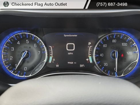 Used 2018 Chrysler Pacifica Limited image 27