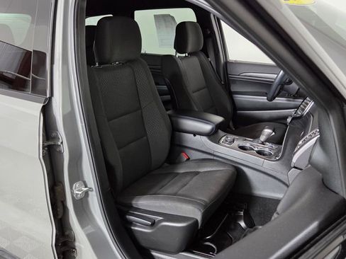 Used 2019 Jeep Grand Cherokee Laredo image 38