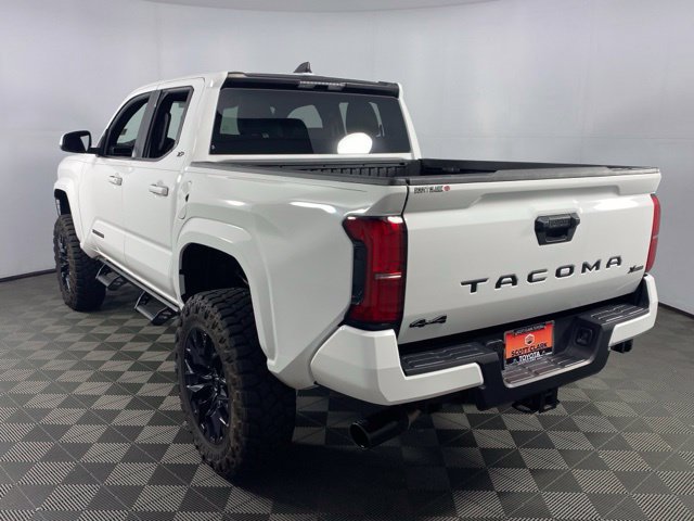 Used 2025 Toyota Tacoma SR5 AWD/4WD image 6