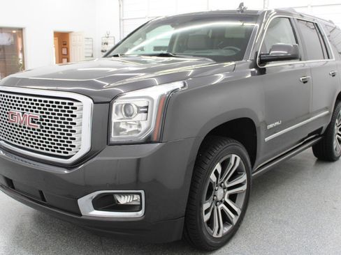 Used 2017 GMC Yukon Denali w/ Open Road Package AWD/4WD image 3
