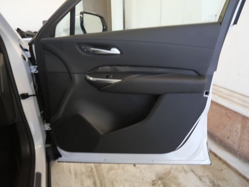 Used 2024 Cadillac XT4 Sport w/ Technology Package image 13