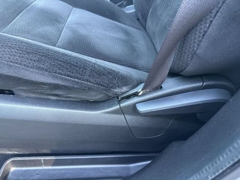 Used 2016 Dodge Grand Caravan SE FWD image 12