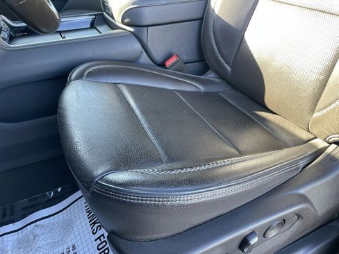 Used 2022 GMC Yukon XL Denali image 21