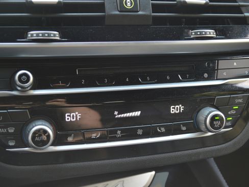 Used 2019 BMW X4 xDrive30i w/ Driving Assistance Package image 22