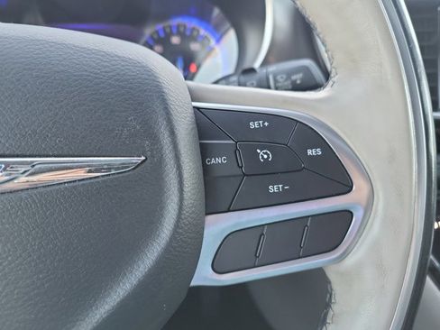 Certified 2019 Chrysler Pacifica Limited image 24