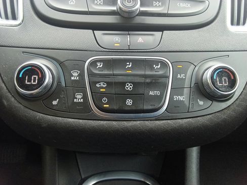 Used 2020 Chevrolet Malibu LT FWD image 28