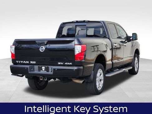 Used 2019 Nissan Titan SV w/ SV Convenience Package image 10