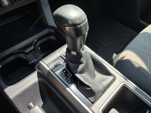 Used 2022 Toyota Tacoma TRD Sport AWD/4WD image 31