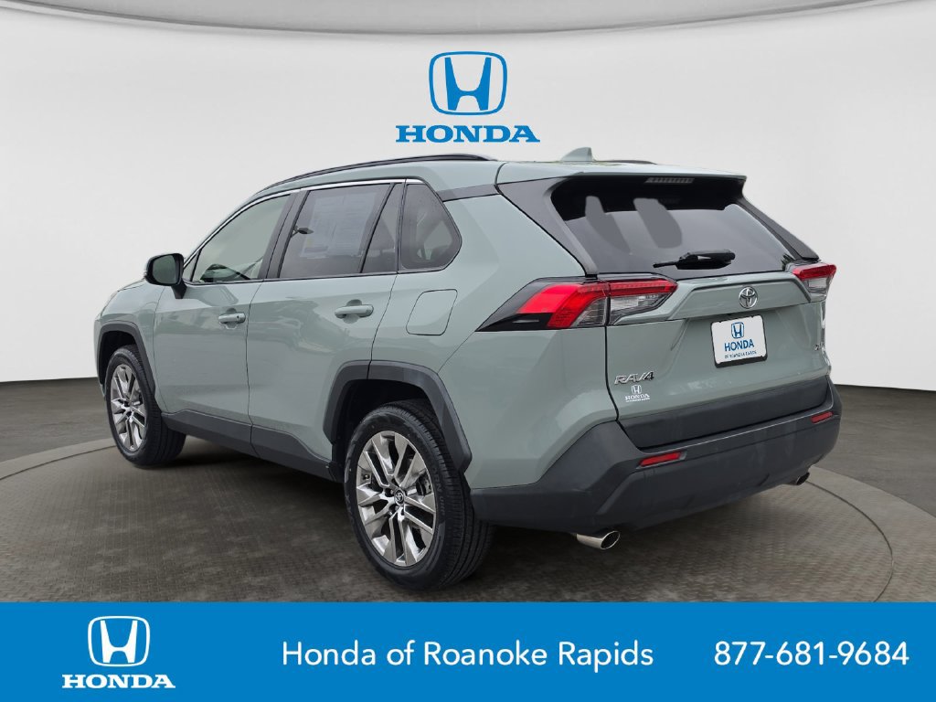 Used 2019 Toyota RAV4 XLE Premium FWD image 3