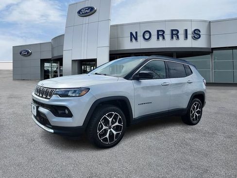 Used 2025 Jeep Compass Limited AWD/4WD image 2