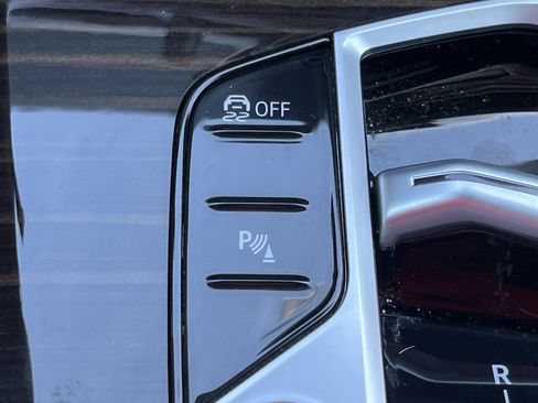 Used 2024 BMW X5 xDrive40i w/ M Sport Package image 12