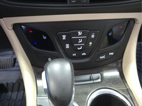 Used 2019 Buick Envision Essence AWD/4WD image 16