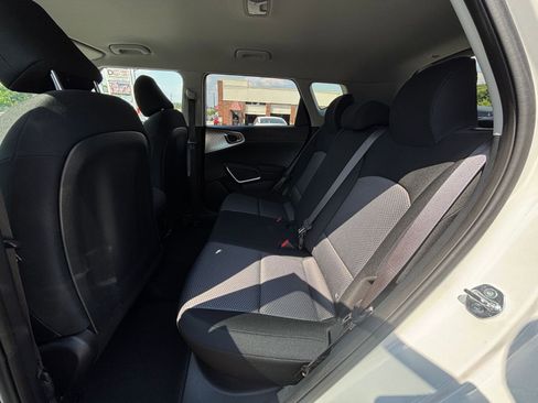 Used 2025 Kia Soul LX w/ LX Technology Package FWD image 23