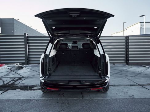 Used 2024 Land Rover Range Rover Long Wheelbase SE image 14