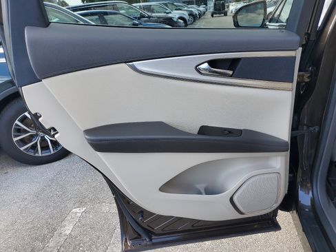 Used 2020 Lincoln Nautilus Standard w/ Equipment Group 101A image 12