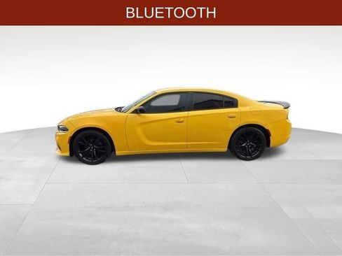 Used 2017 Dodge Charger SE w/ Blacktop Package image 4