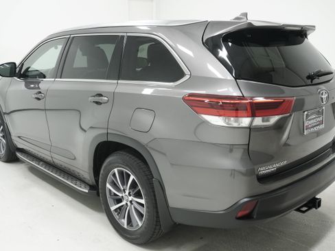 Used 2017 Toyota Highlander XLE AWD/4WD image 6
