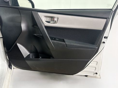 Used 2017 Toyota Corolla LE FWD image 30