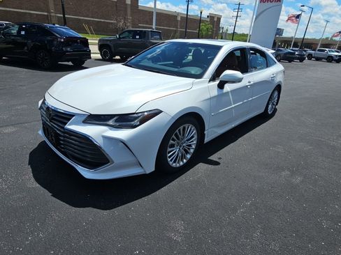 Used 2020 Toyota Avalon Limited w/ Advanced Safety Package FWD image 7