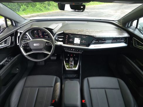 Used 2026 Audi Q4 e-tron Premium w/ Convenience Package AWD/4WD image 10