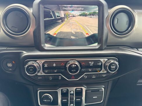 Used 2021 Jeep Gladiator Sport AWD/4WD image 18