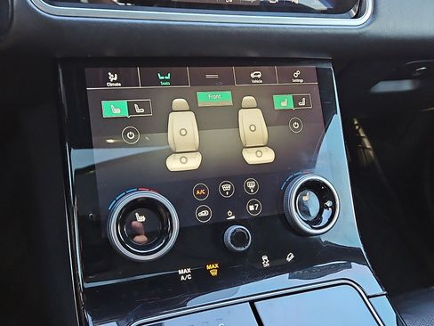 Used 2018 Land Rover Range Rover Velar R-Dynamic SE image 17