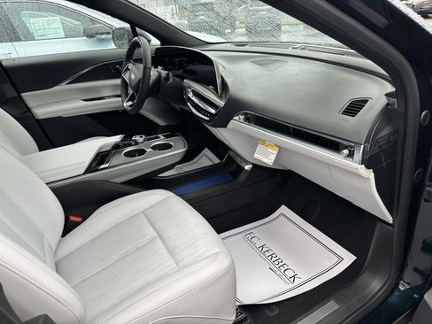 Used 2024 Cadillac Lyriq Sport image 12