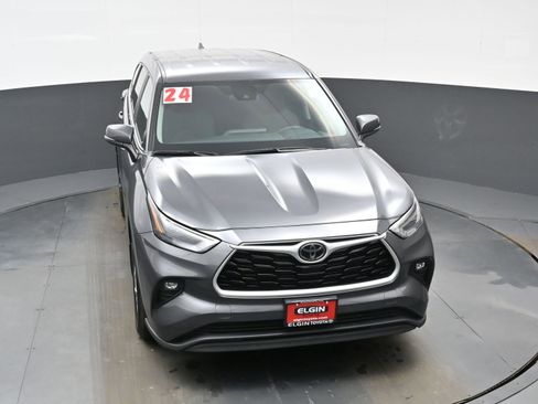 Used 2024 Toyota Highlander LE image 35