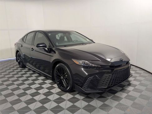 Certified 2025 Toyota Camry SE FWD image 3