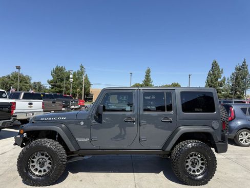 Used 2017 Jeep Wrangler Unlimited Rubicon w/ Cold Weather Group AWD/4WD image 7