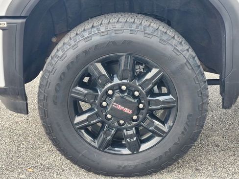 Used 2025 GMC Sierra 2500 AT4 w/ Technology Package image 8