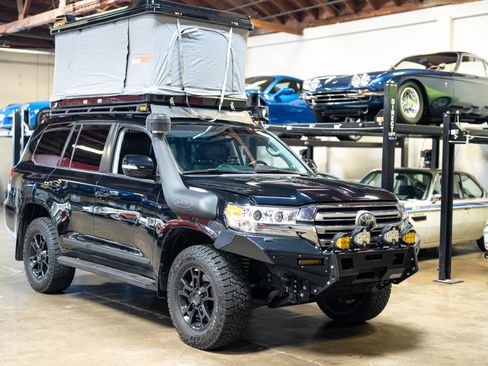 Used 2019 Toyota Land Cruiser image 7