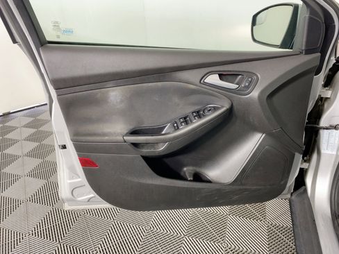 Used 2016 Ford Focus SE w/ Equipment Group 201A image 11