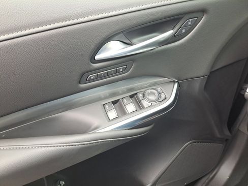 Used 2025 Cadillac XT4 Premium Luxury image 32